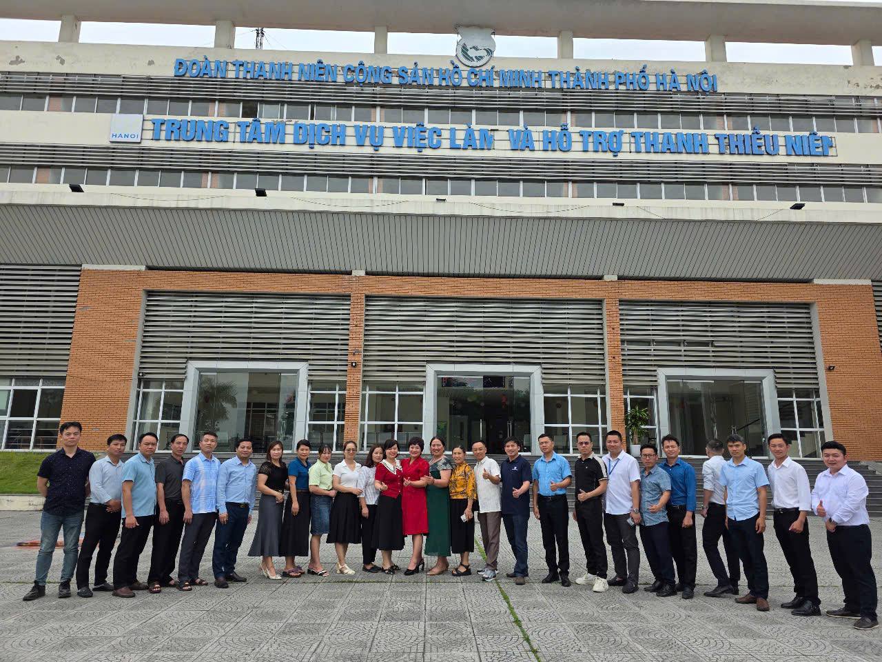 Hoạt động cty tham quan và hỗ trợ triển khai ở các công ty xuất nhập khẩu